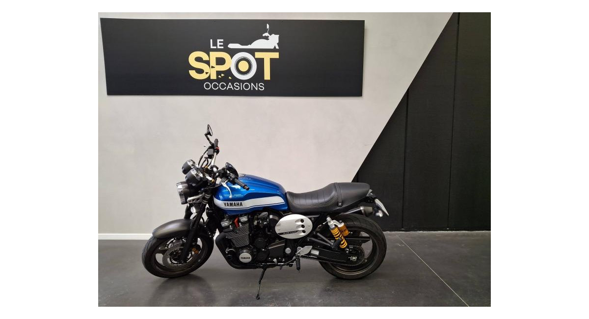 YAMAHA XJR