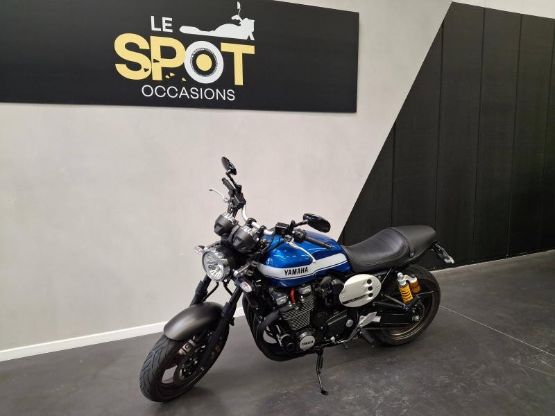 YAMAHA XJR
