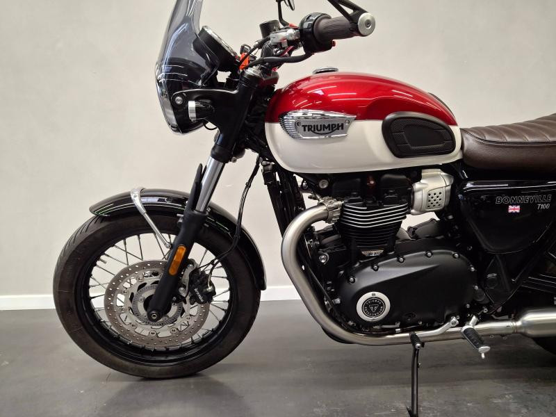 TRIUMPH Bonneville