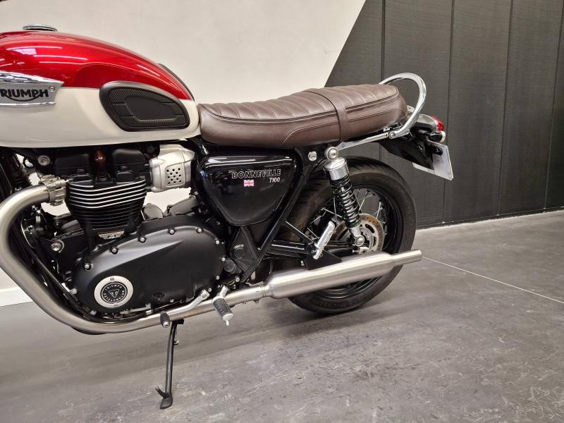 TRIUMPH Bonneville