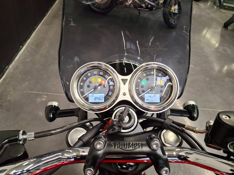 TRIUMPH Bonneville
