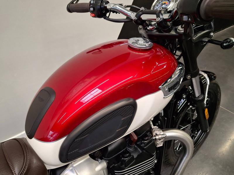 TRIUMPH Bonneville